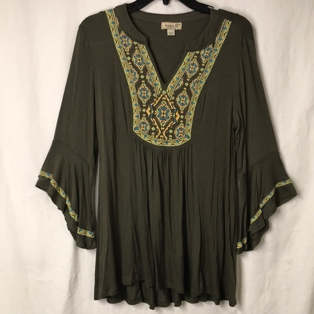 One World Women’s Tunic M Split V Neck with Embroidered Details Butterfly Sleeve